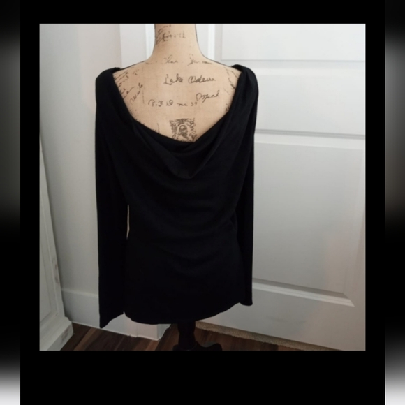 NWOT! MICHAEL KORS BLACK SPARKLE TOP WITH ACCESSORY - Picture 3 of 10